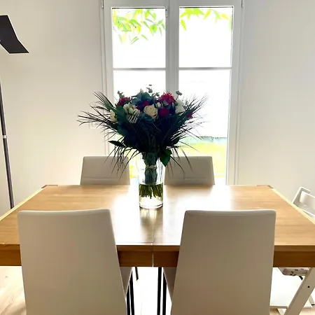Modern Family 3 Bedroom In The Center Of *